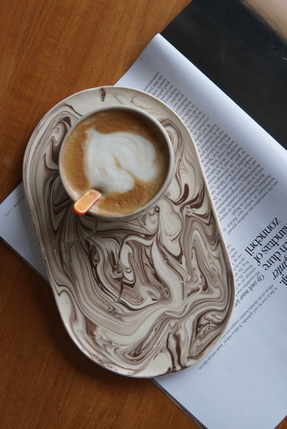 Swirl serving platter green