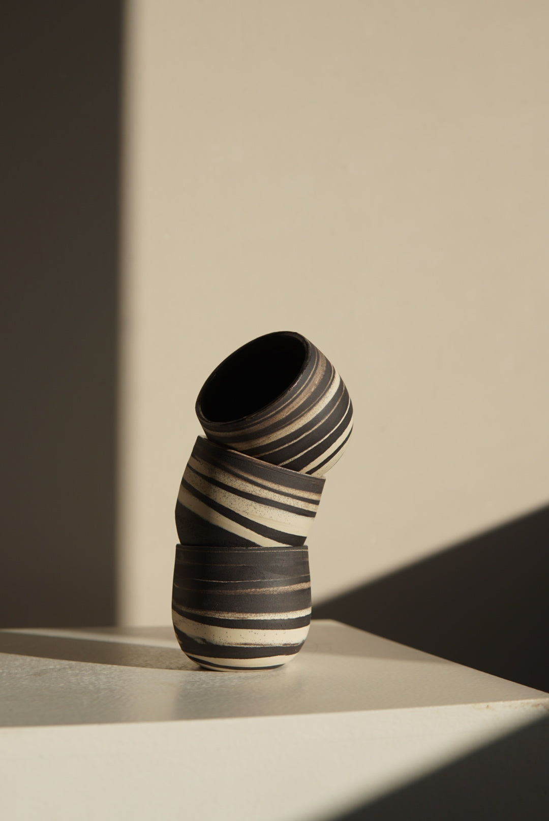 Swirl Stoneware Black White coffee cups (2 pieces)