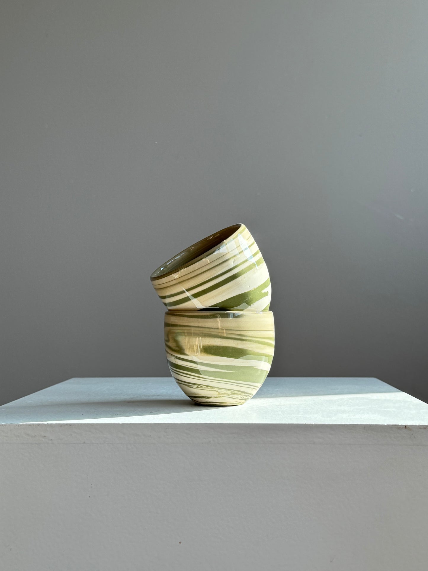 Swirl earthenware green white cappuccino cups (2 pieces)