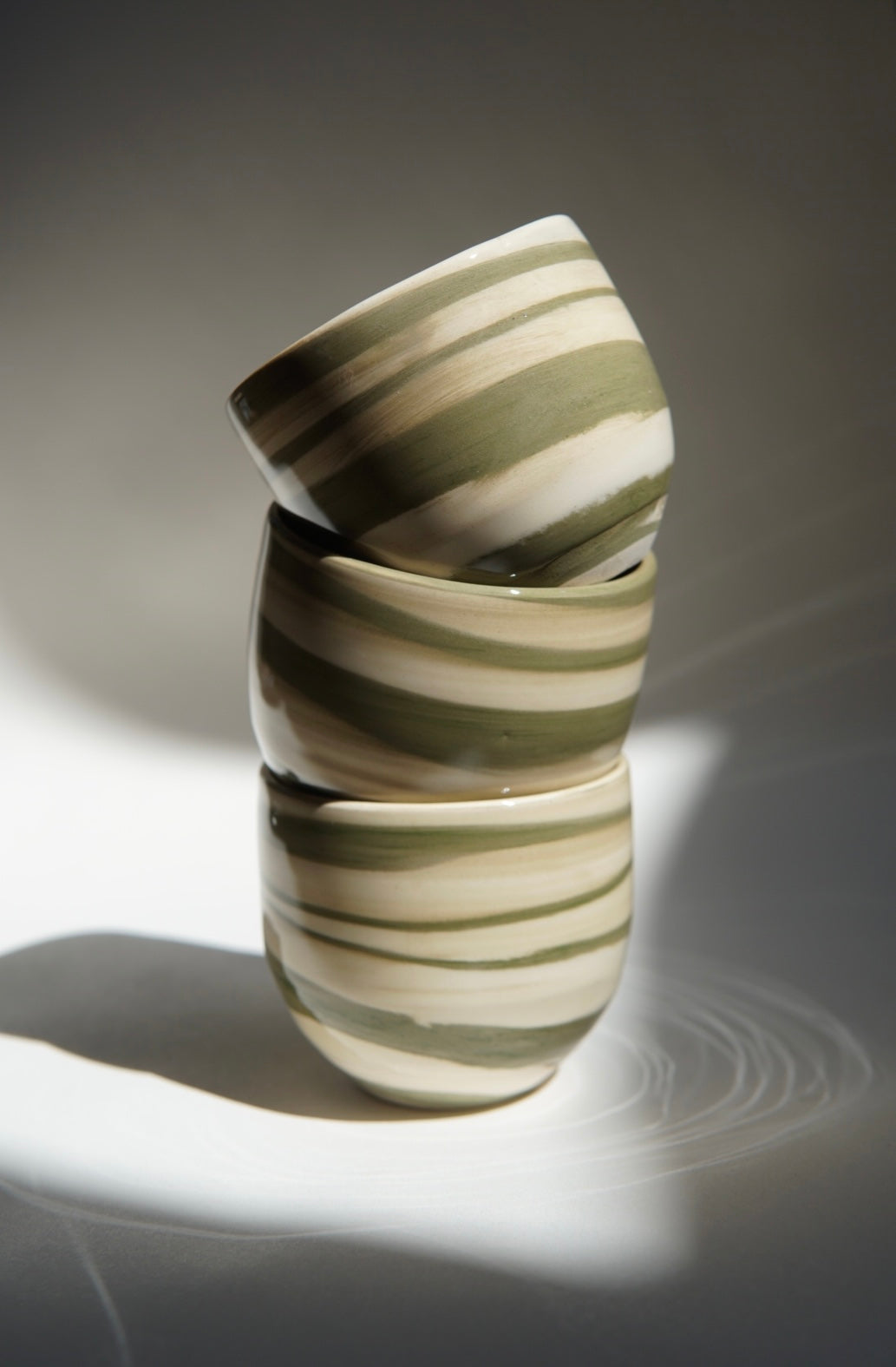 Swirl earthenware green white cappuccino cups (2 pieces)