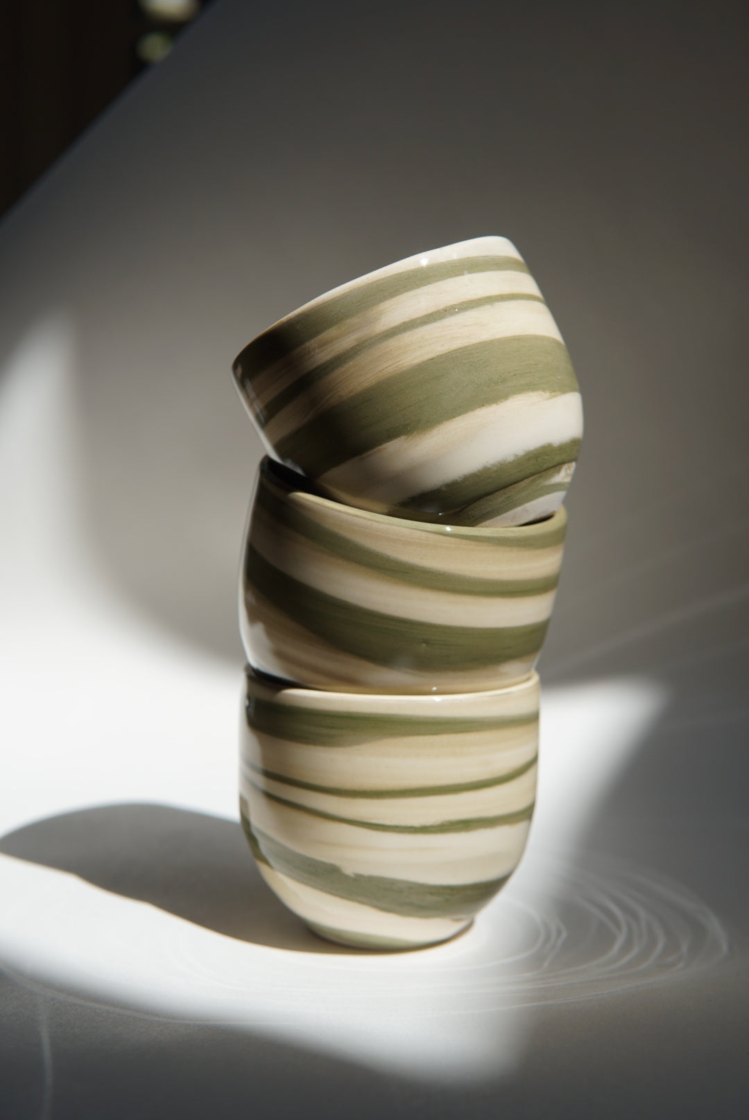 Swirl earthenware green white cappuccino cups (2 pieces)