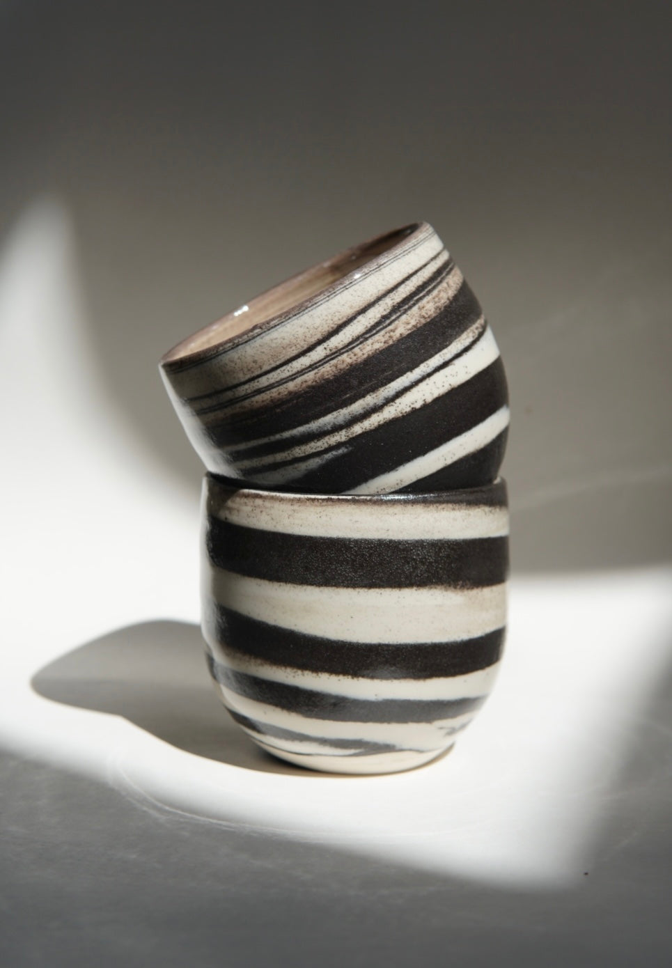 Swirl stoneware black white coffee cups GLAZED (2 pieces)