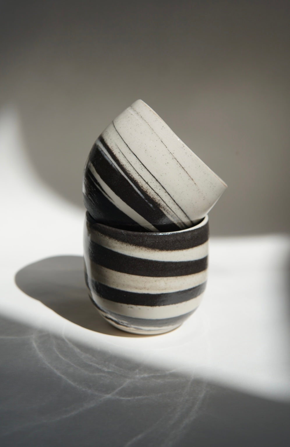 Swirl stoneware black white coffee cups GLAZED (2 pieces)