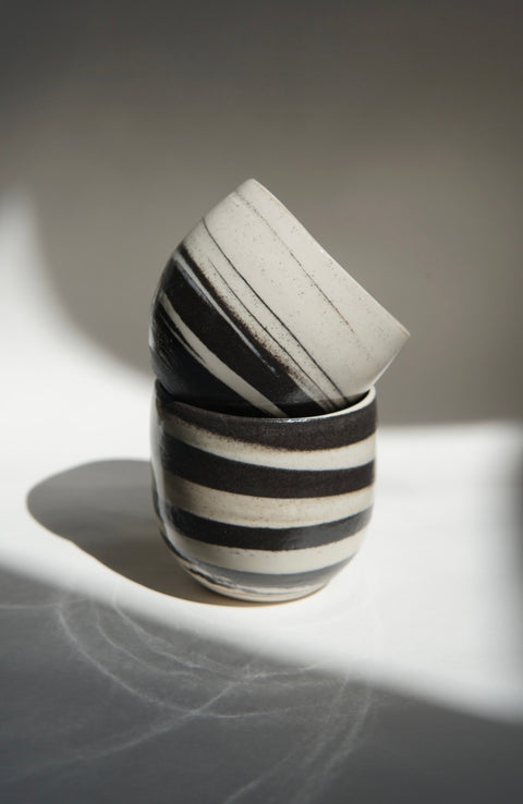 Swirl stoneware black white coffee cups GLAZED (2 pieces)