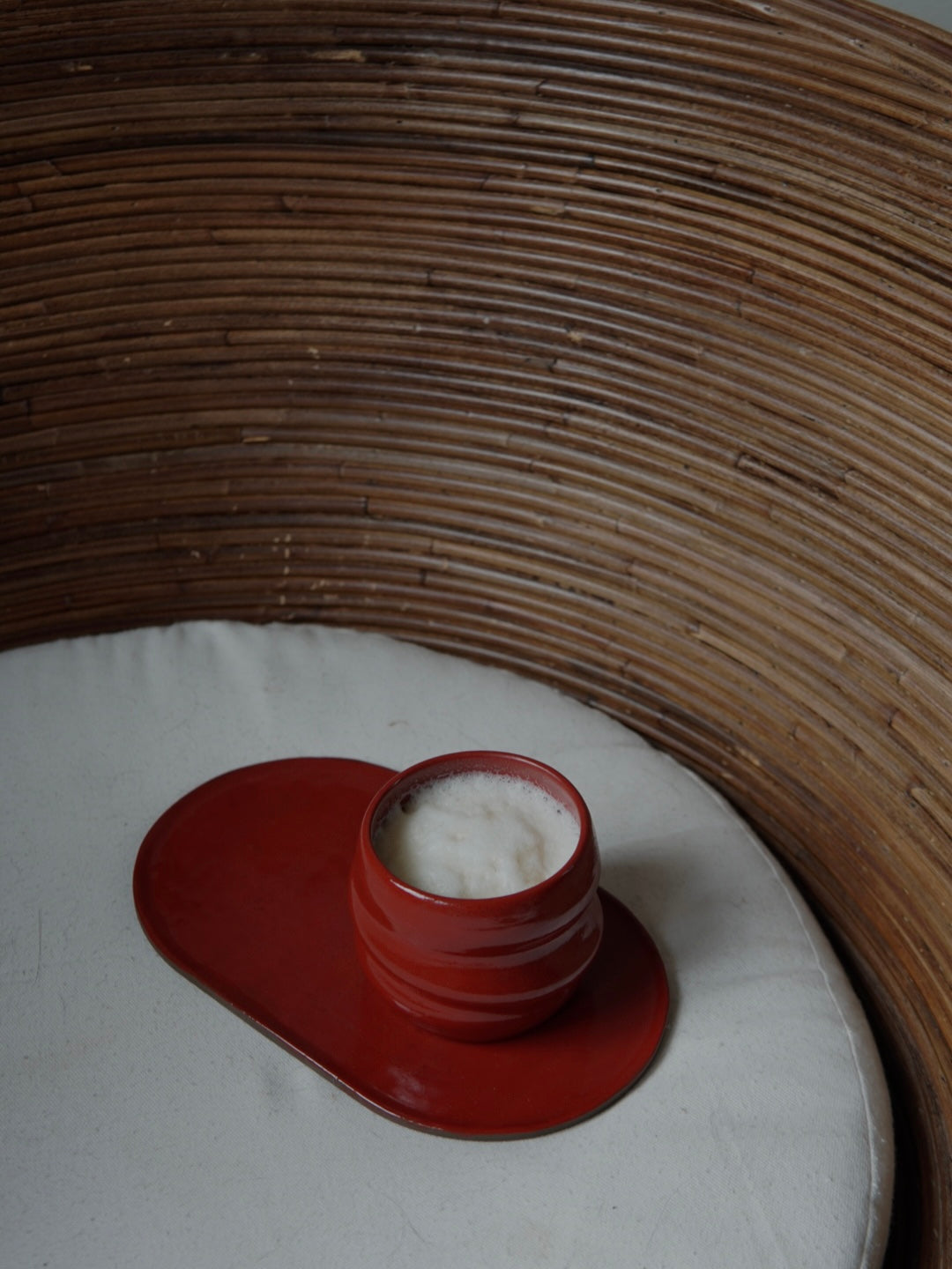 Swirl serving platter red