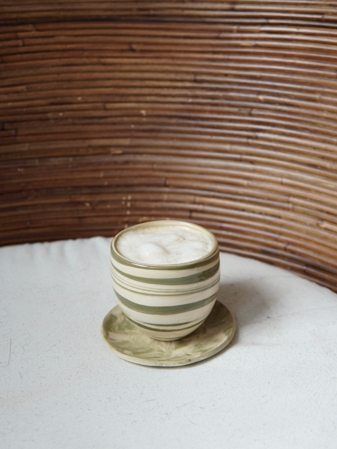 Swirl earthenware cup & saucer green (1 cup)