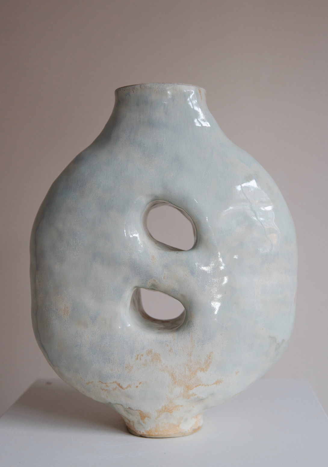 Figure eight vase